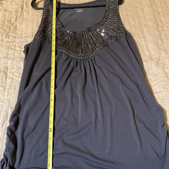Lane Bryant size 18/20 sleeveless, gray, sequined top with ruched sides. - Picture 5 of 5